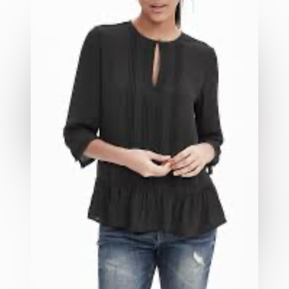 Banana Republic logo  CREPE FLUTTER BLOUSE Black Sz Médium Women’s‎ NWT!